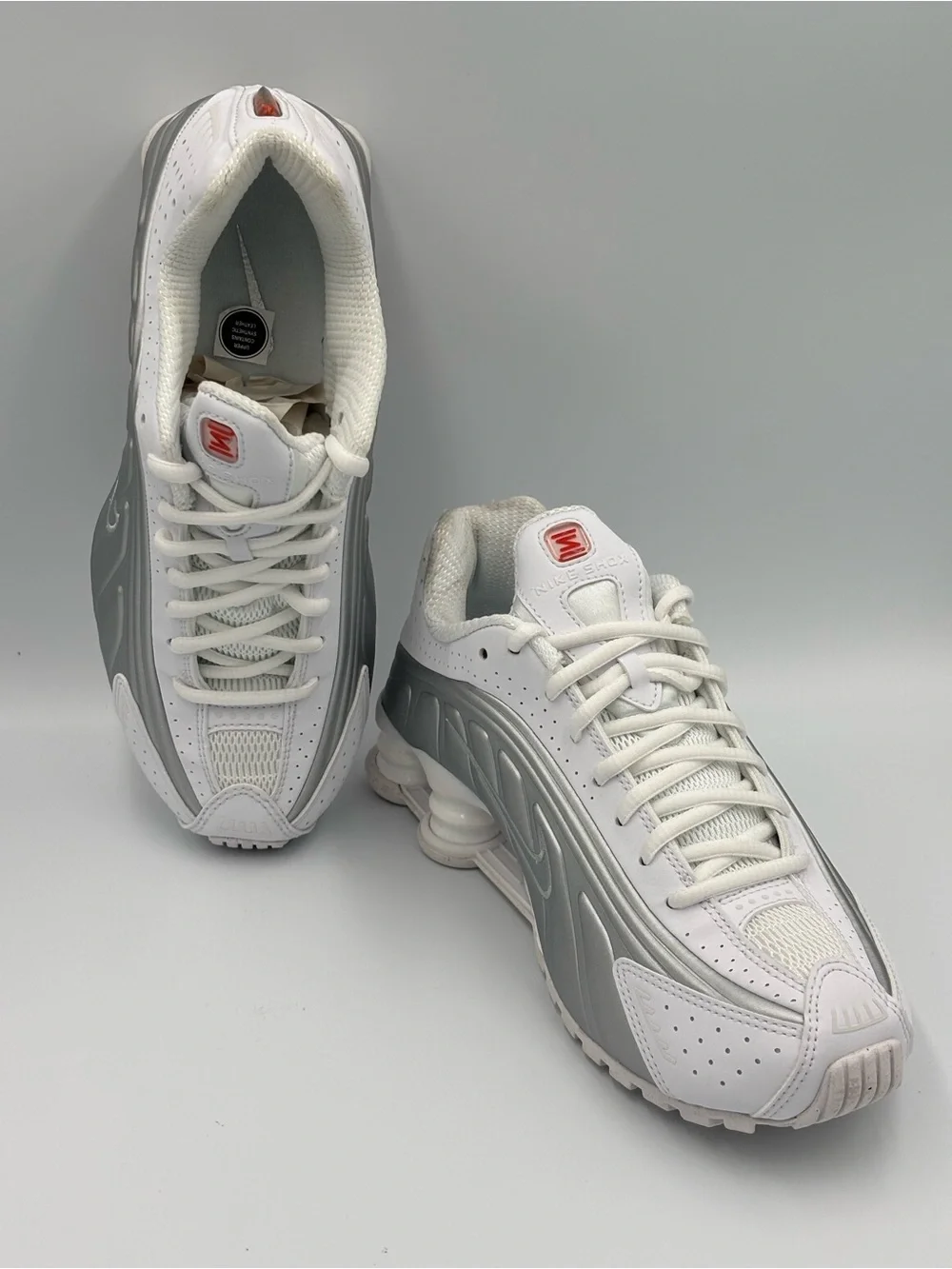 Nike Shox R4 White Metallic Silver Women’s Sneakers AR3565-101 Size 6.5 New